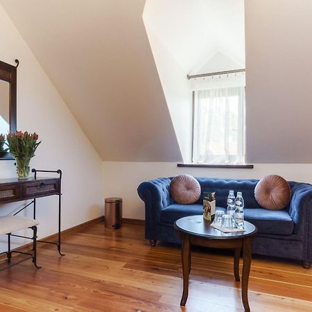 Apartamenty W Dworku Cheval クラクフ エクステリア 写真