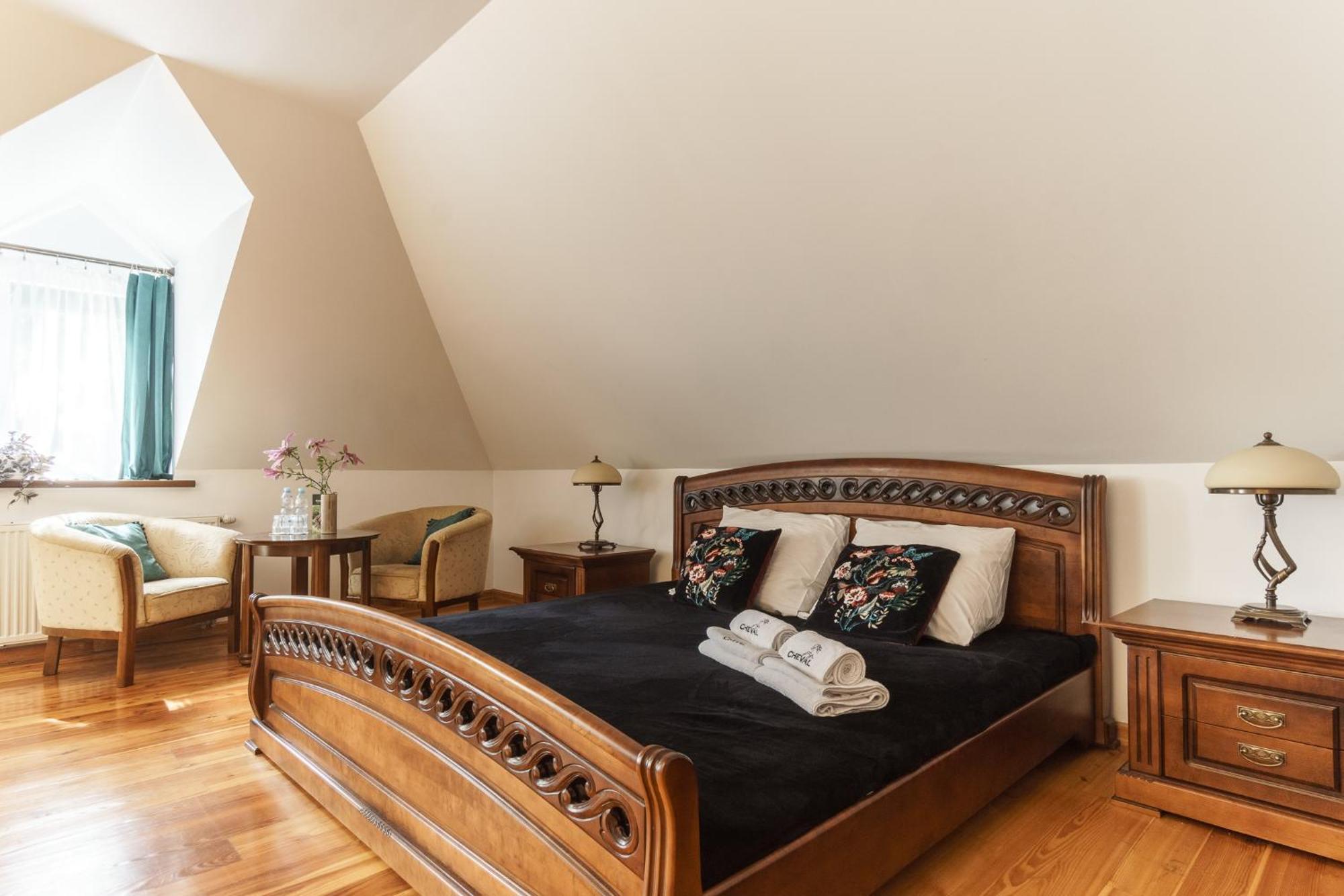 Apartamenty W Dworku Cheval クラクフ エクステリア 写真