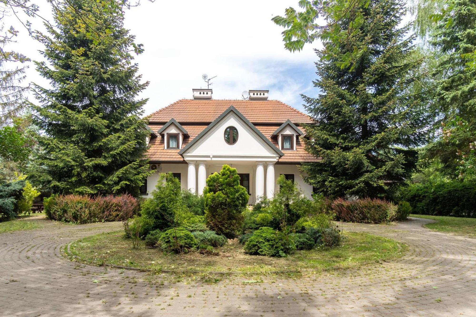 Apartamenty W Dworku Cheval クラクフ エクステリア 写真